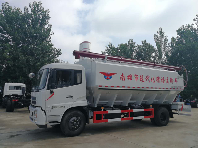 东风天锦散装饲料运输车(10-12吨）