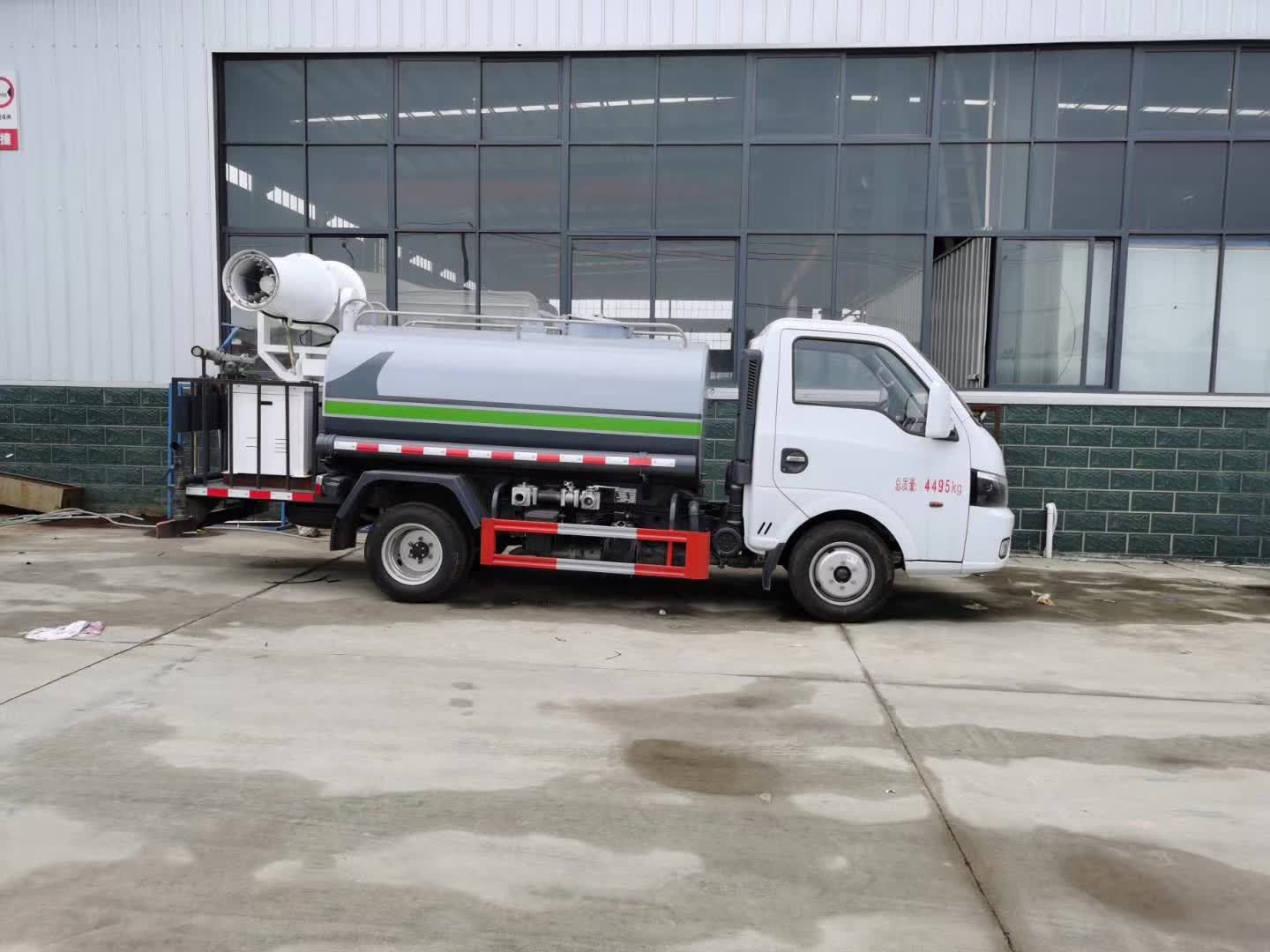 东风途逸3吨绿化洒水车
